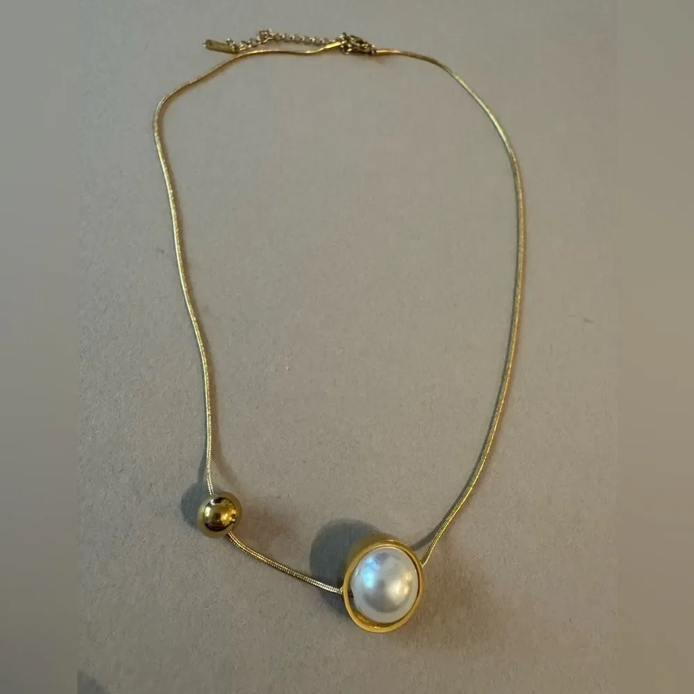 Elegant Gold and Pearl Necklace A1546